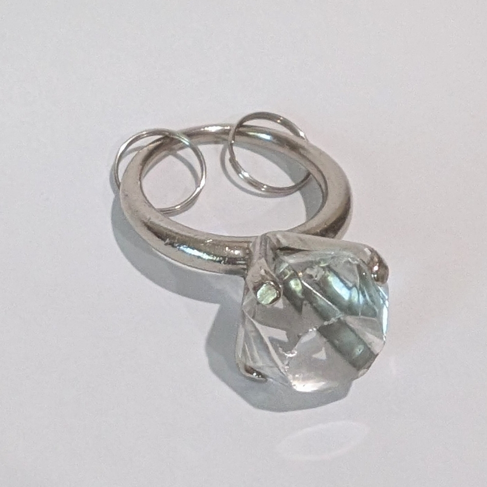 Elegant And Fun Large Crystal Glass "Diamond" Ring Key Ring